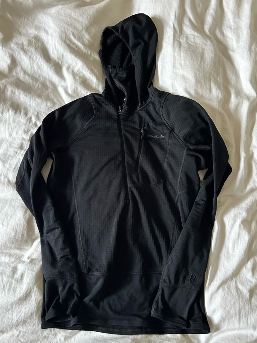 Patagonia R1 Hoody - ASYMMETRIC ZIP - Med Black Half-Zip